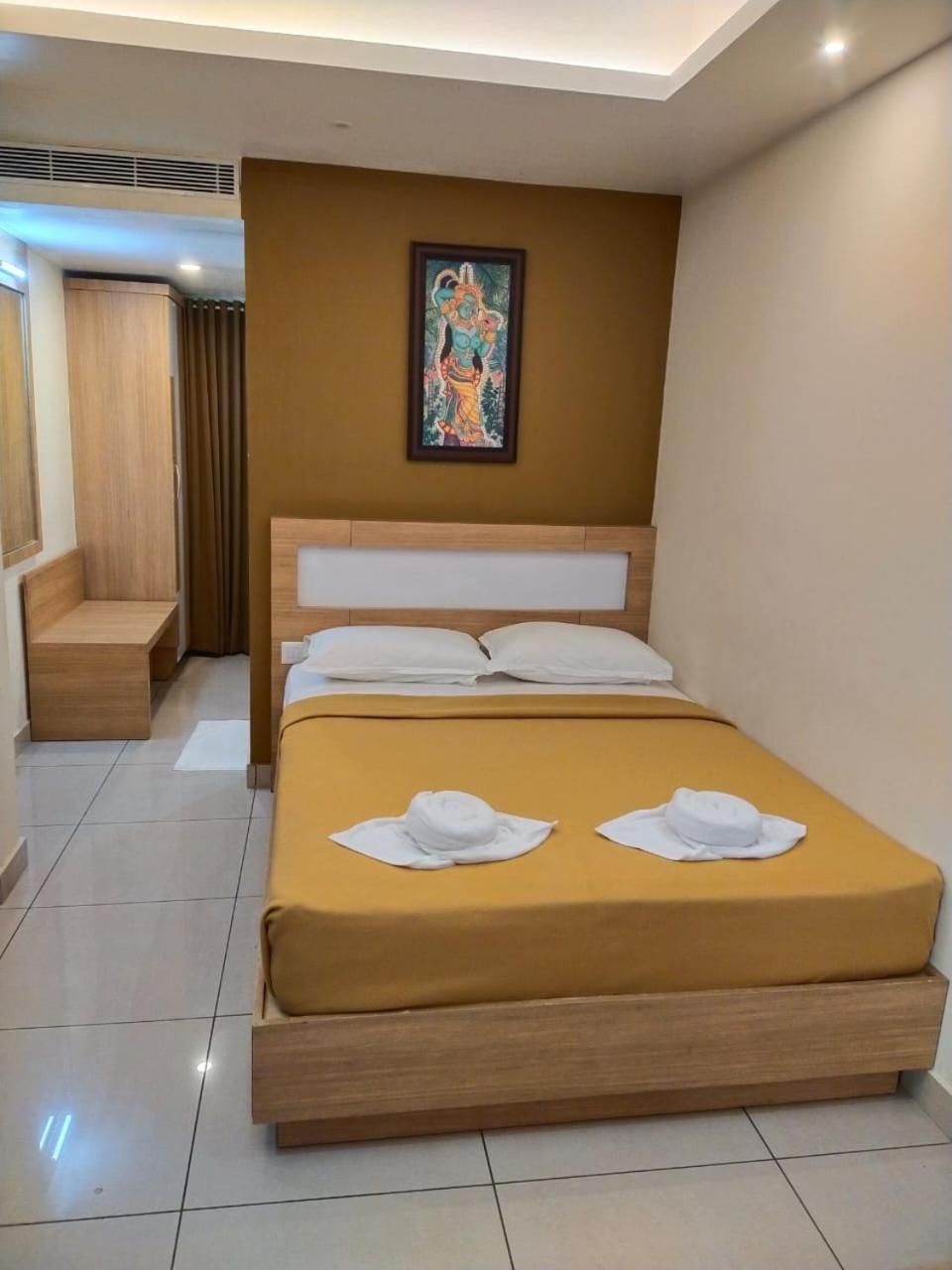 Sree Varshavilas Regency Deluxe Room 10