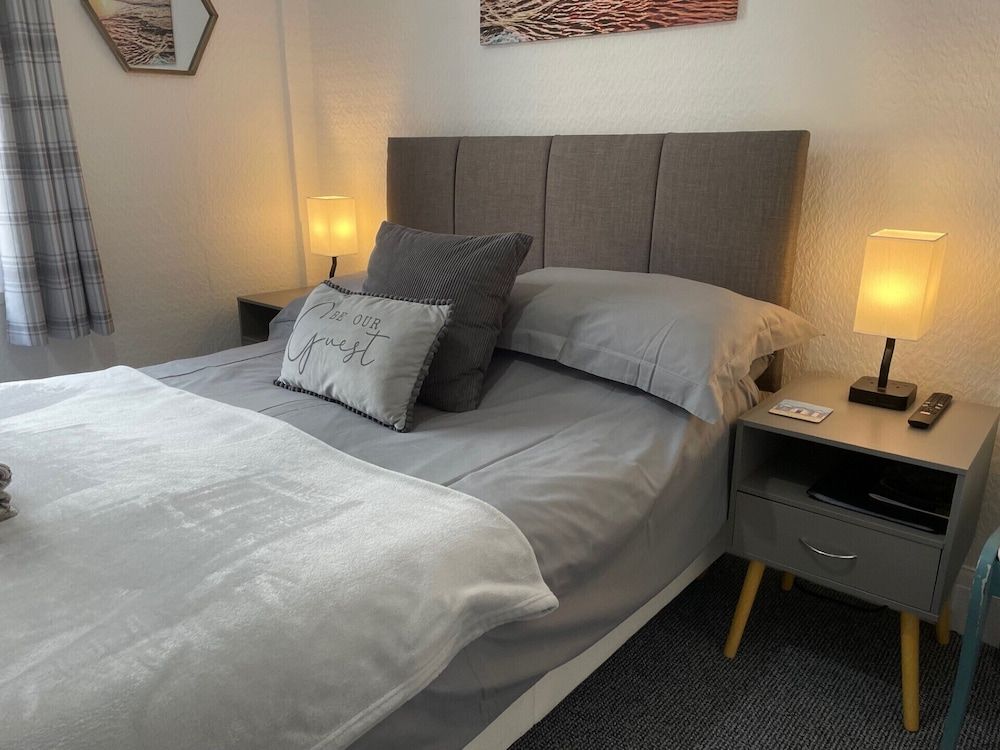 Bella Vista Standard Double Room, Ensuite (1st Floor) 3