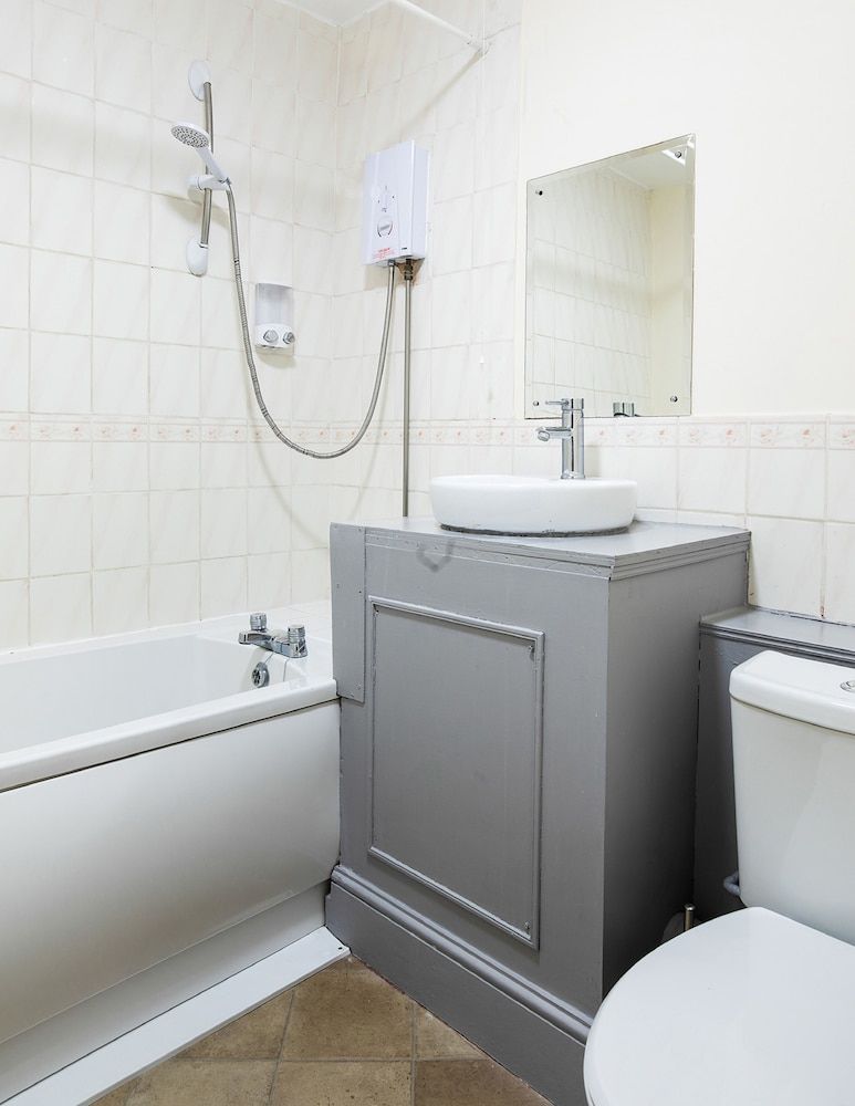 OYO The Green Man Pub and Hotel Standard Double Room, 1 Double Bed 4