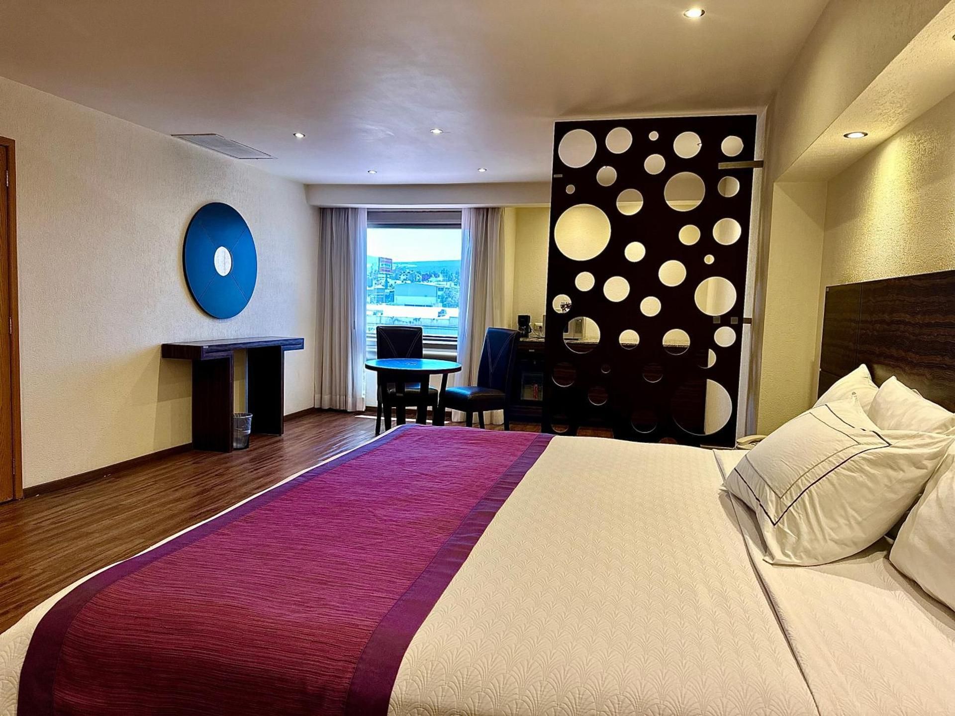 Deluxe King Suite