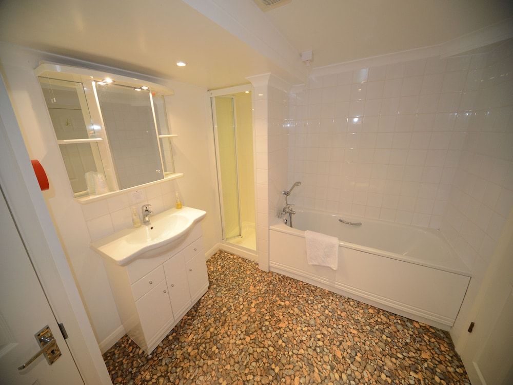 Marine View Double Room, Balcony, Sea View (En Suite) 3