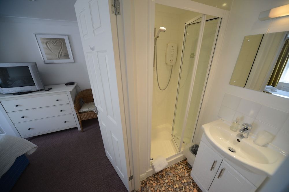 Marine View Double Room, Balcony, Sea View (En Suite) 4