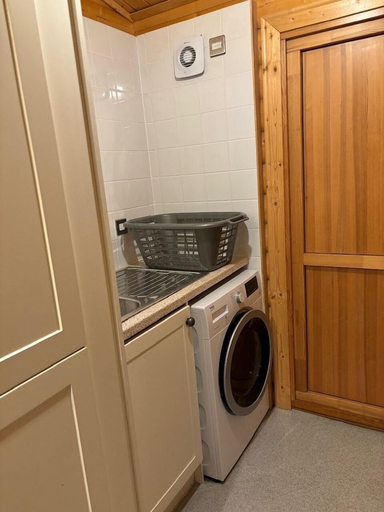 Greetham Valley Hotel Classic Chalet 3