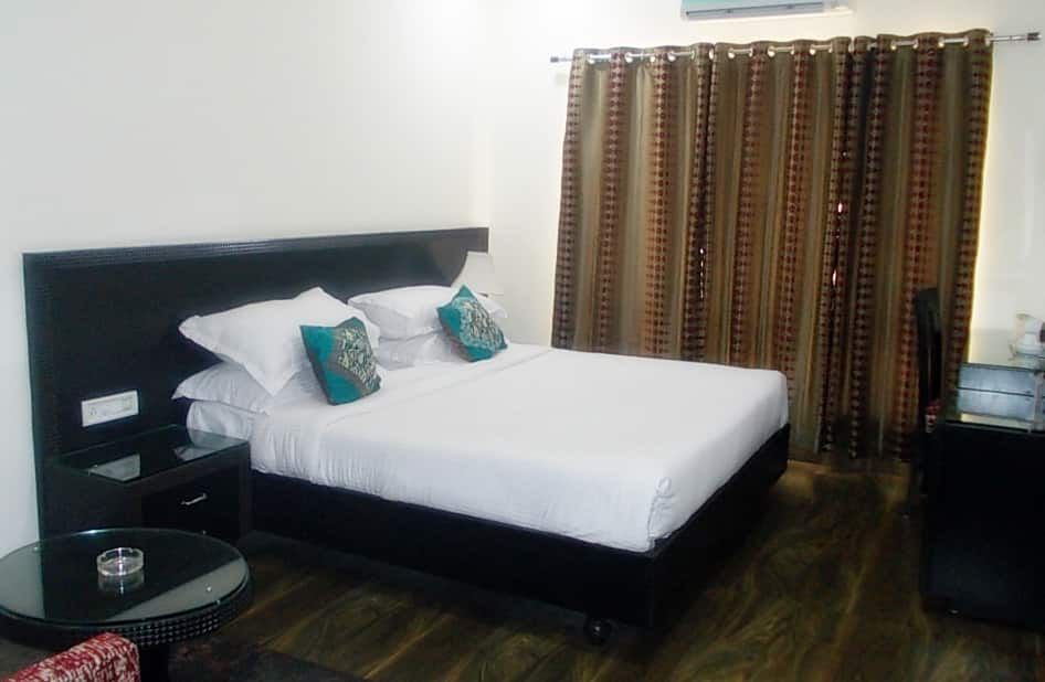 undefined Royal Inn 5