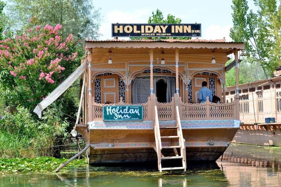 undefined Holiday Inn Houseboat 4
