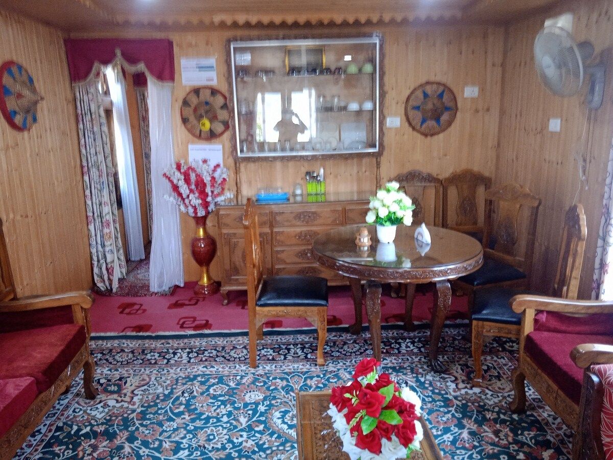 Houseboat New Dongola