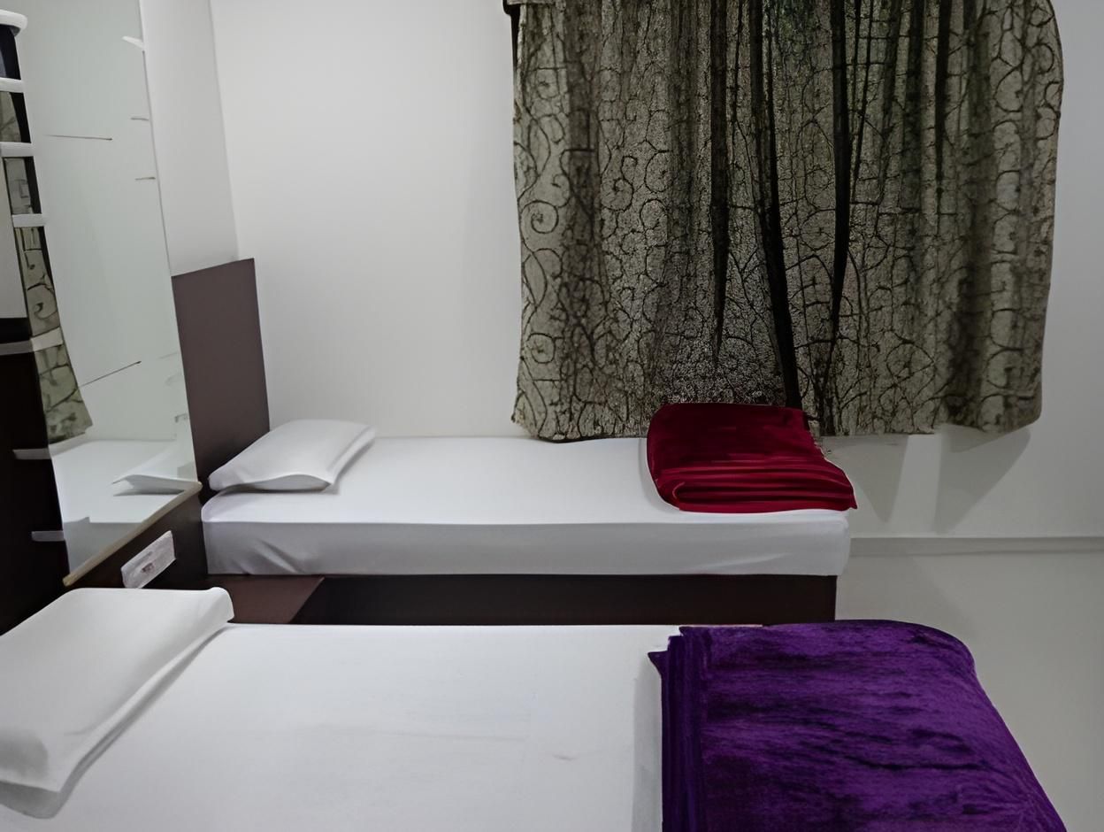 Deluxe Triple Bed Air Conditioning