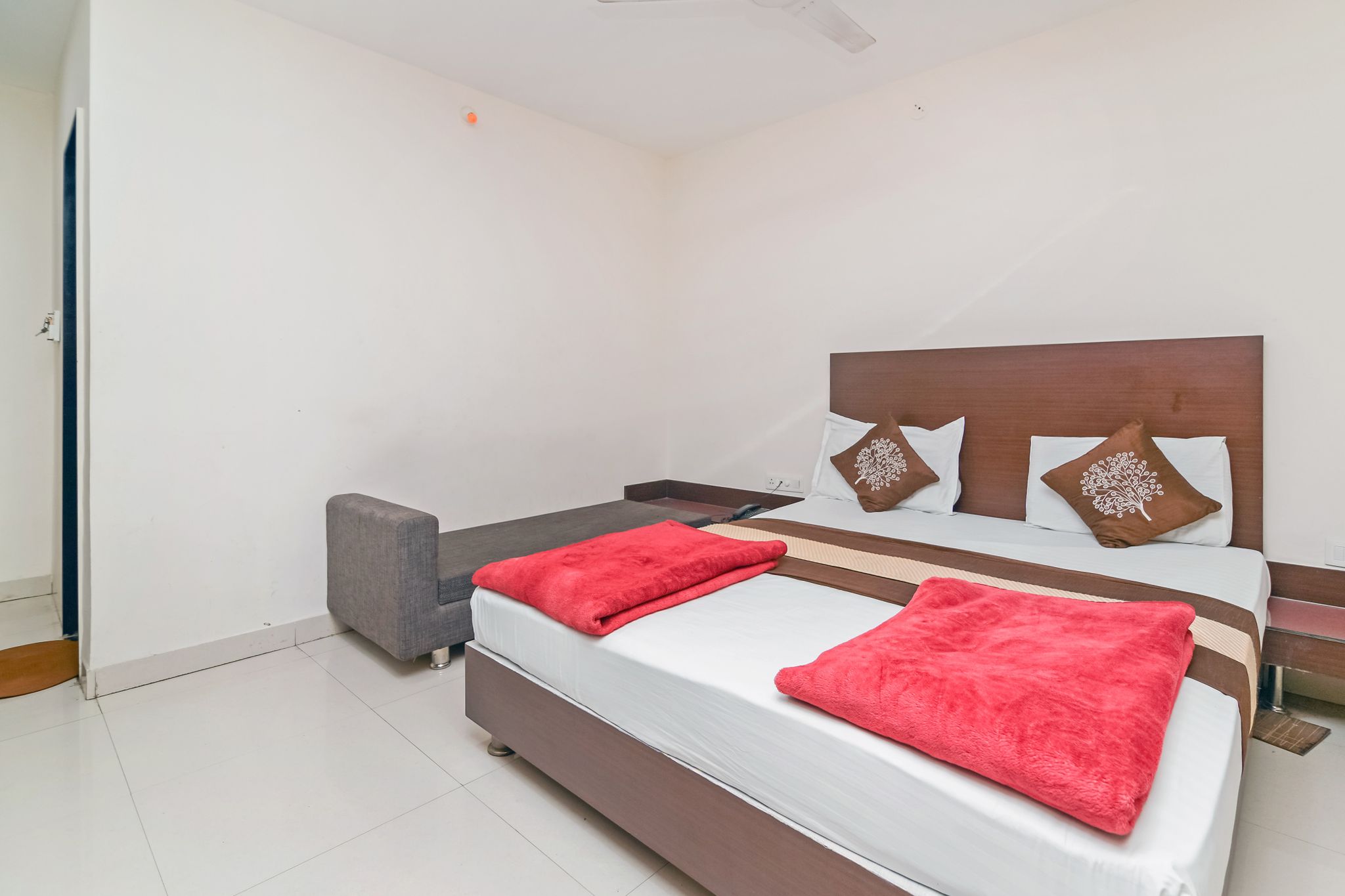 Hotel Maheshwari Avenue Deluxe Double Bed AC NEW Room (2 beds)