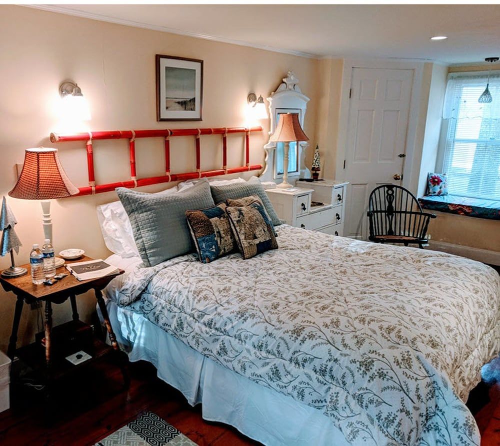 Comfort Room, 1 Queen Bed, Private Bathroom, Garden Area