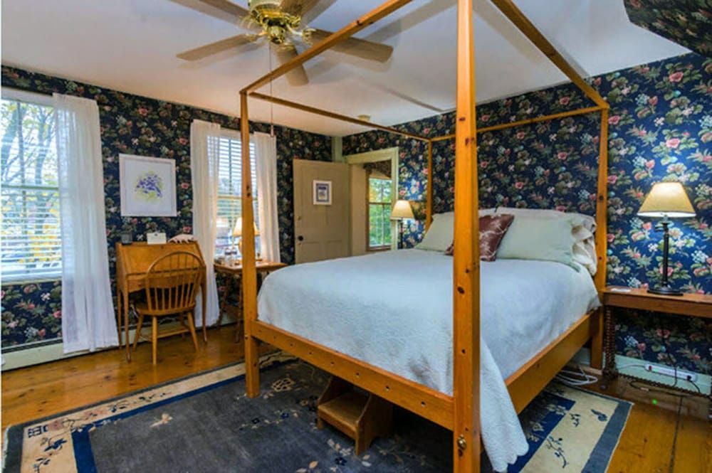 Classic Room, 1 Queen Bed, Private Bathroom