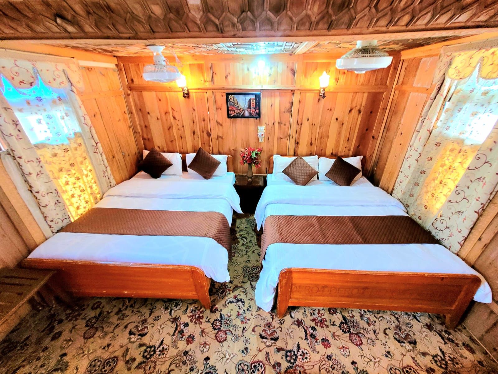 Houseboat Green Mountain Deluxe Room