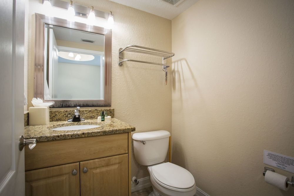 Crystal Palms Beach Resort Suite, 1 King Bed, Pool View (1 Bedroom Suite) 2