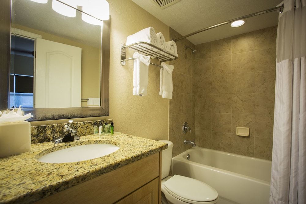 Crystal Palms Beach Resort Suite, Multiple Beds, Pool View (2 Bedroom Suite) 3