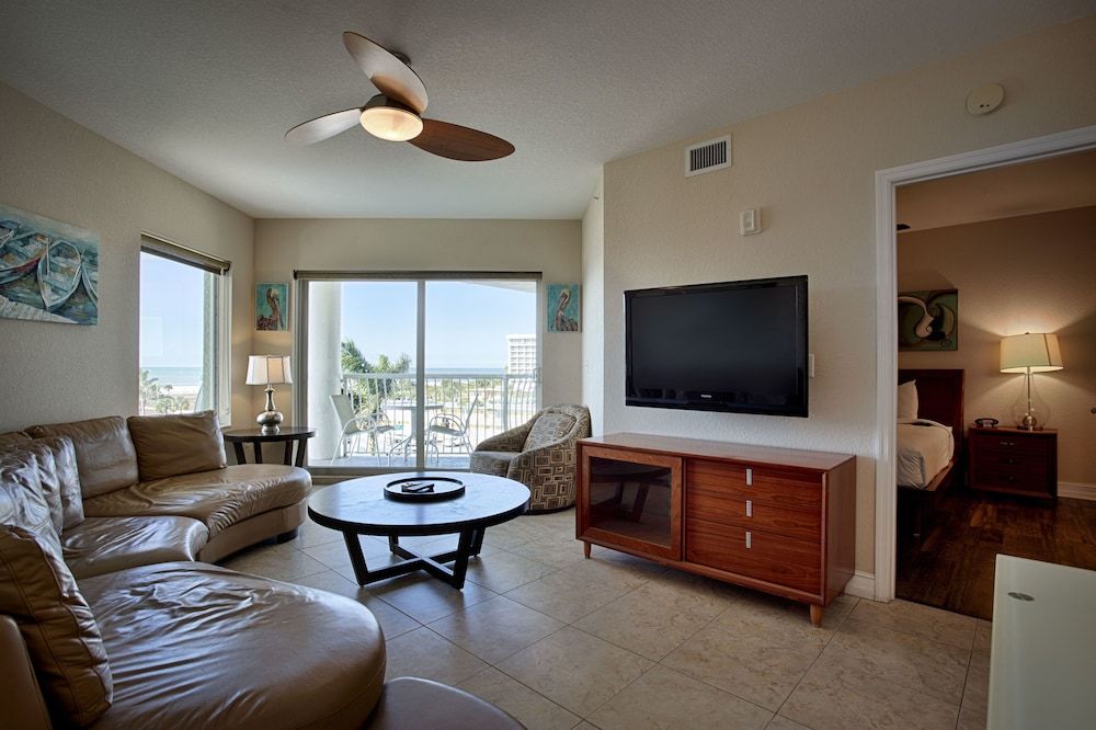 Crystal Palms Beach Resort Suite, Multiple Beds, Pool View (2 Bedroom Suite) 4