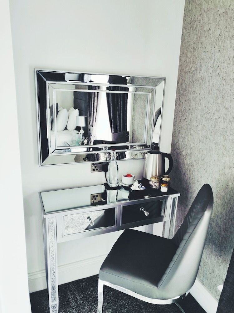 Serendipity House Deluxe Single Room, Ensuite 3