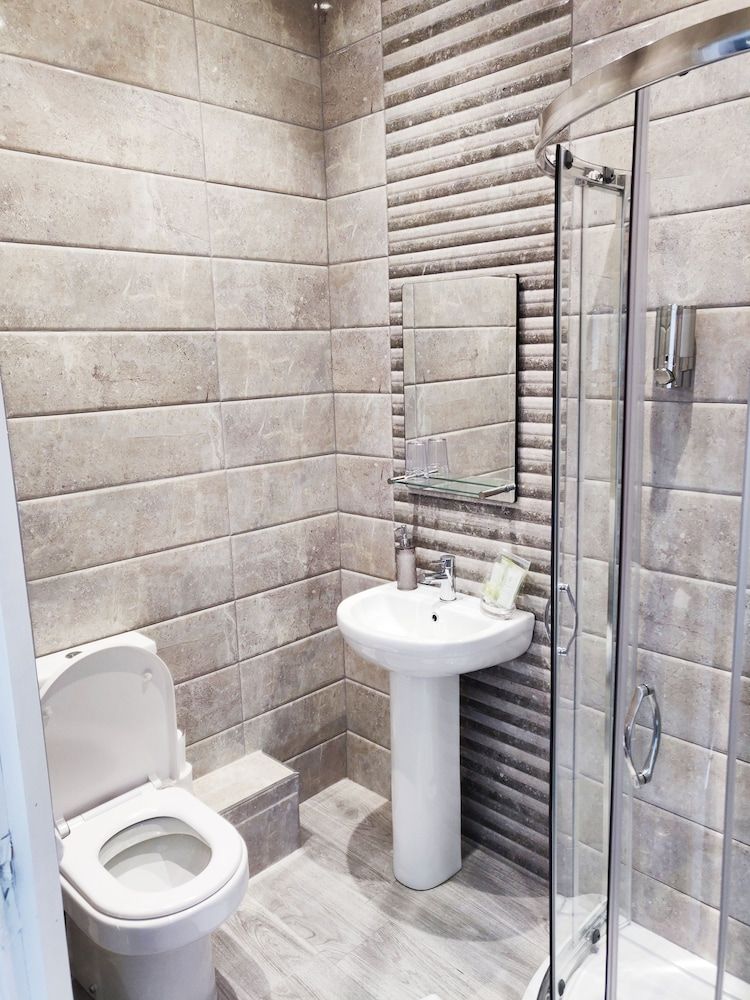 Serendipity House Deluxe Single Room, Ensuite 2