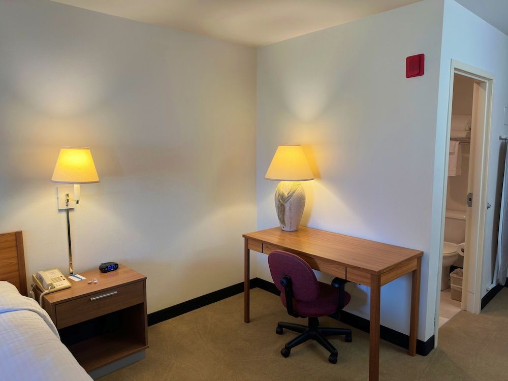 Peppermill Empress Inn Standard Single Room, 1 King Bed, Non Smoking 6