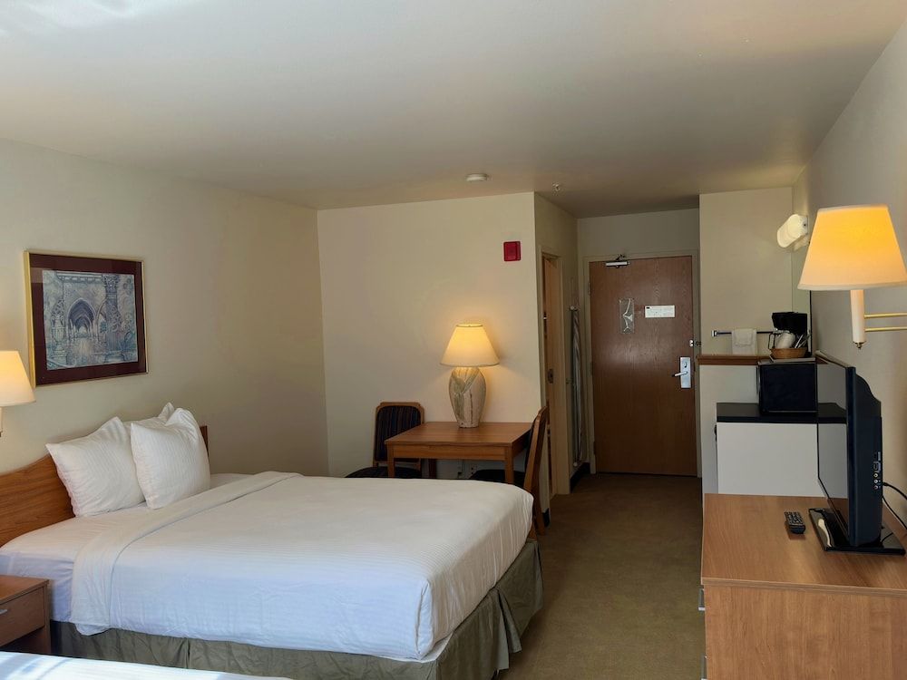 Peppermill Empress Inn Standard Single Room, 2 Queen Beds, Non Smoking 2