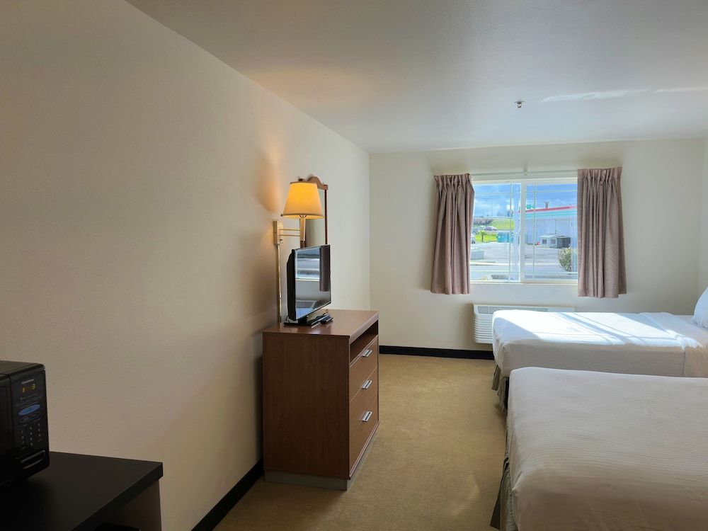 Peppermill Empress Inn Standard Single Room, 2 Queen Beds, Non Smoking