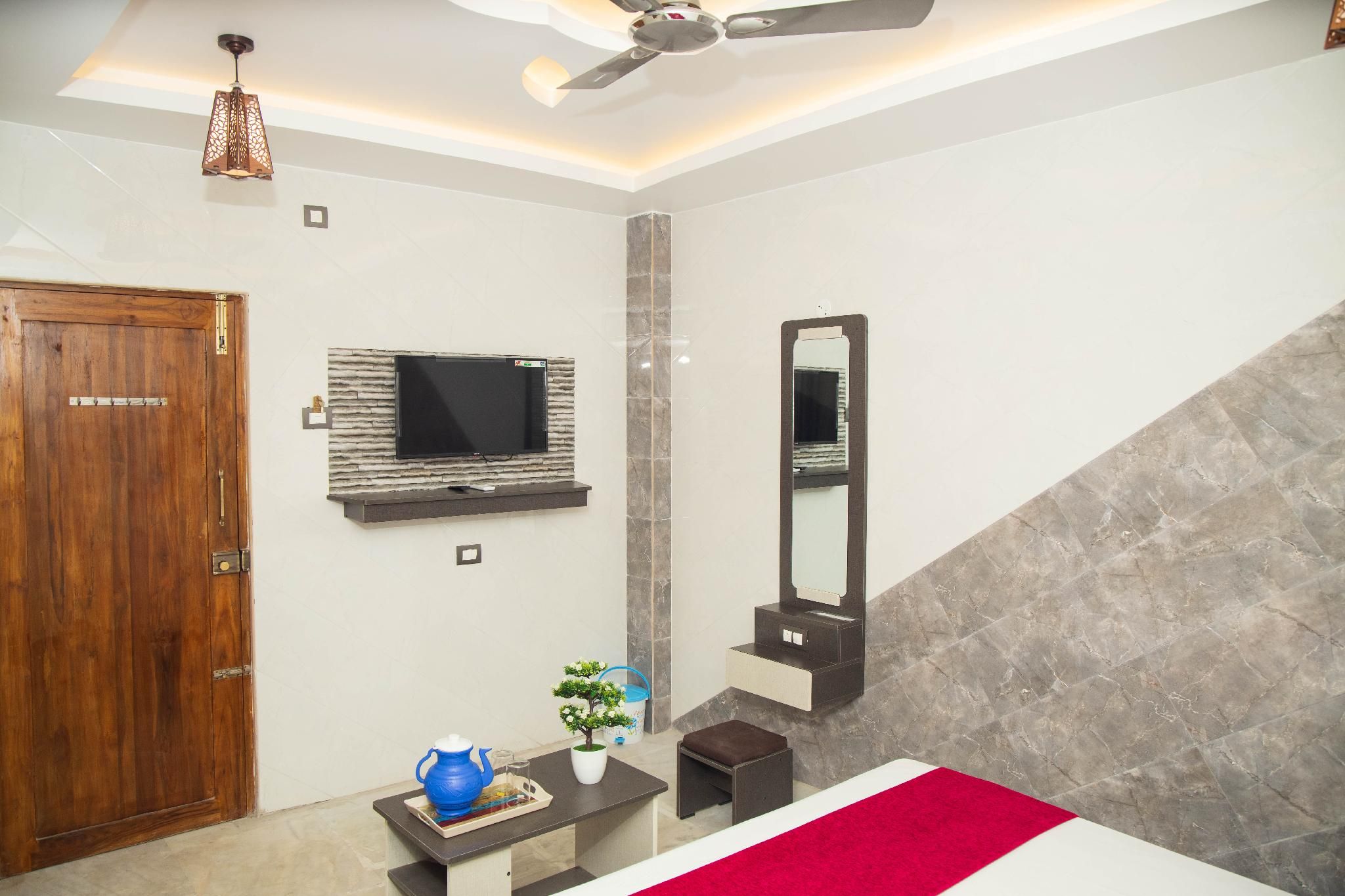 Hotel Ganesh Palace Double Deluxe Room 4