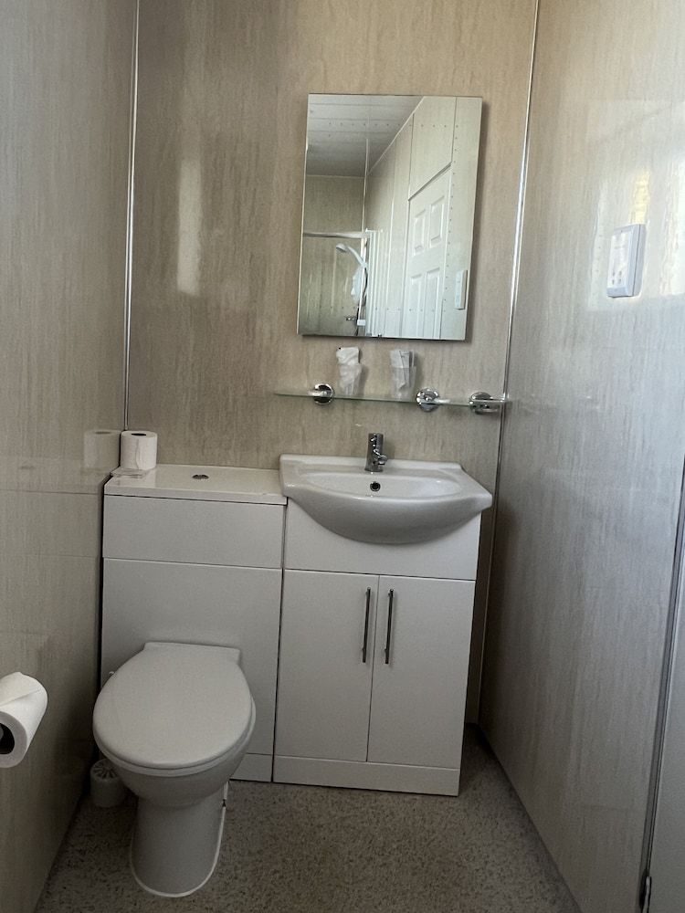 Links Lets Double or Twin Room 2