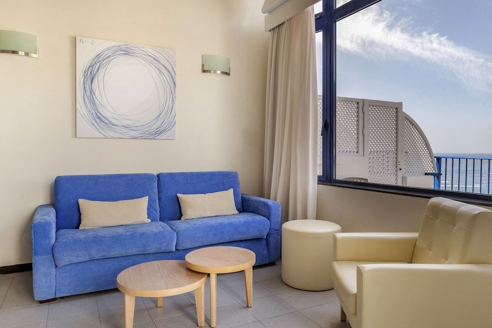 Club Cala Blanca Apartment, 2 Bedrooms 9