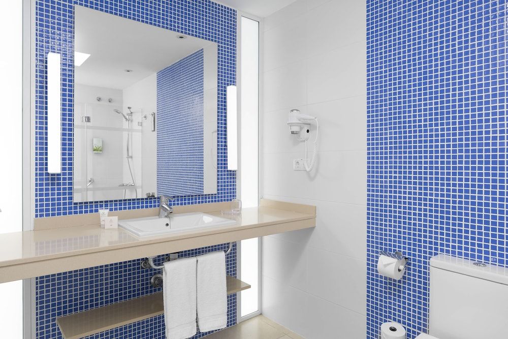 Club Cala Blanca Apartment, 2 Bedrooms 14