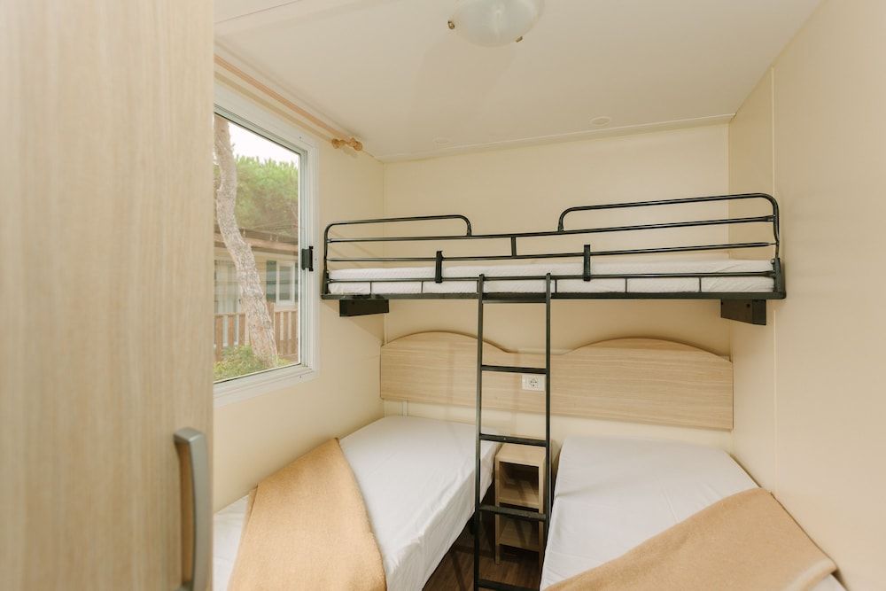 Deluxe Mobile Home, 2 Bedrooms, Kitchenette (No WiFi)