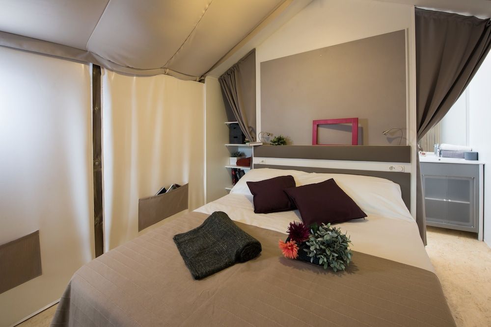 Tent (Mini Lodge - No WiFi)