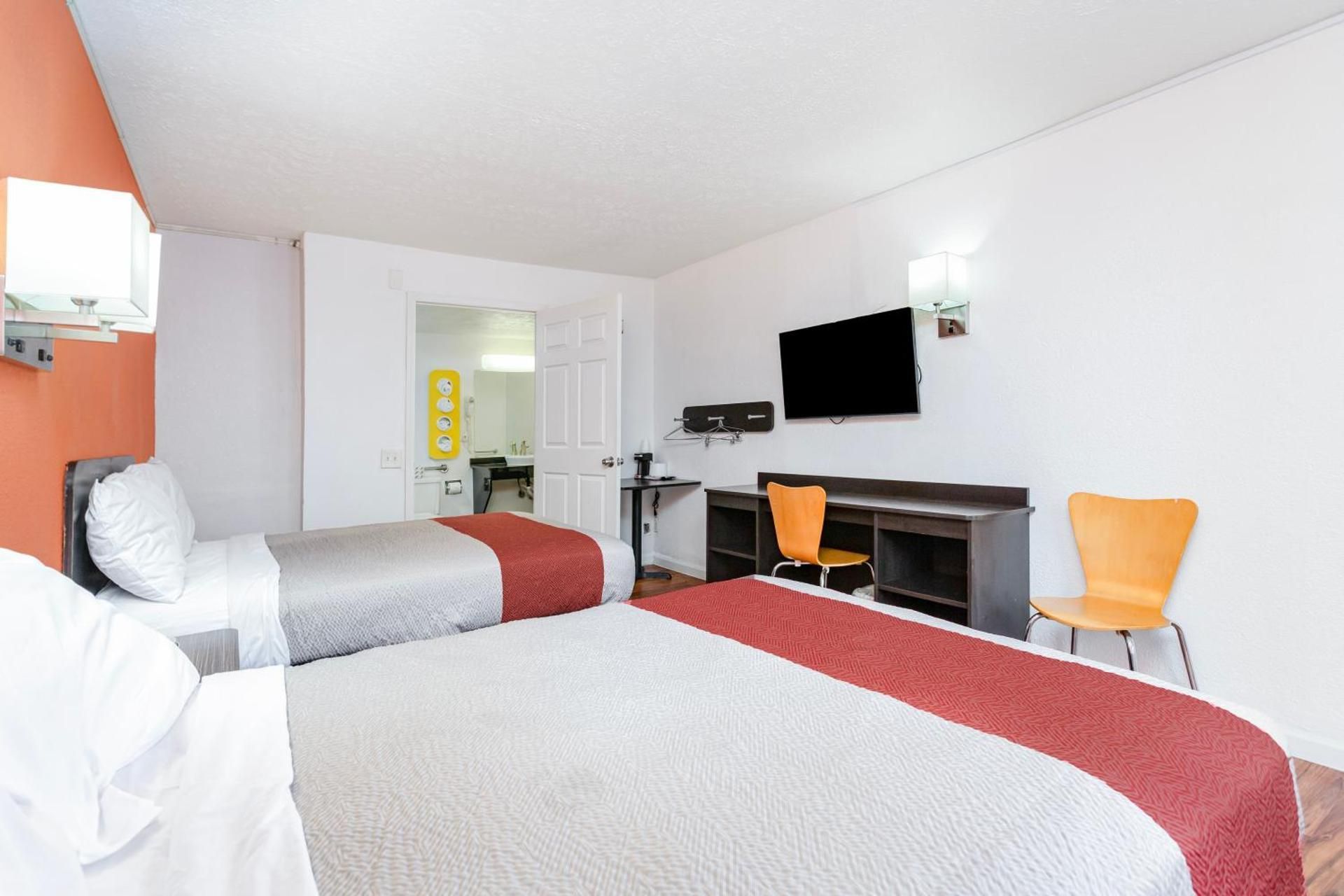 2 Full Bed Accessible Smoking