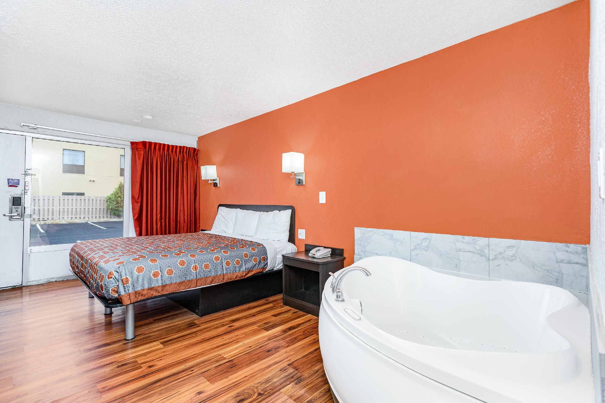 King Bed Non-Smoking with Jetted Tub