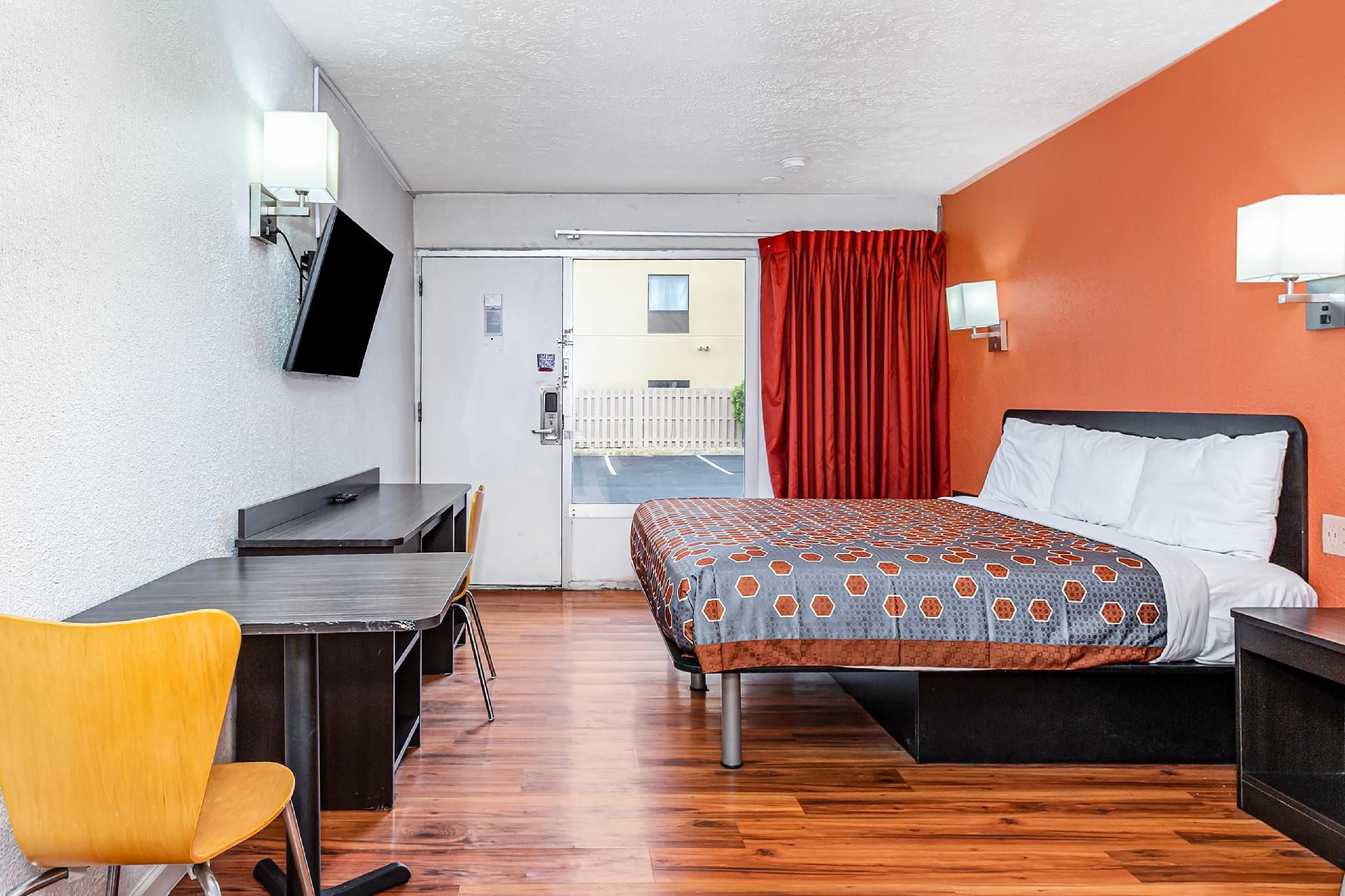 King Bed Non-Smoking with Jetted Tub