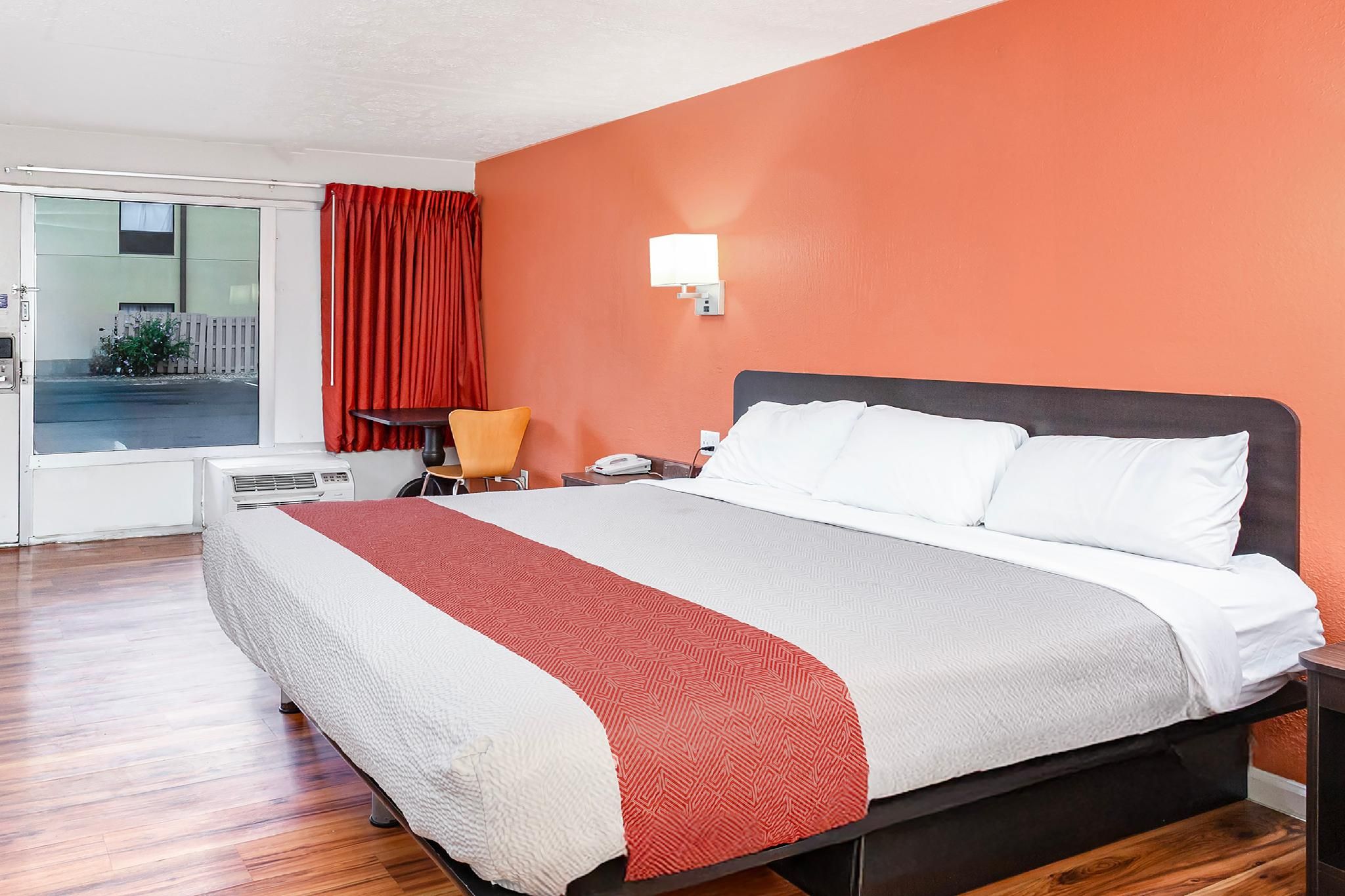 King Bed Non-Smoking