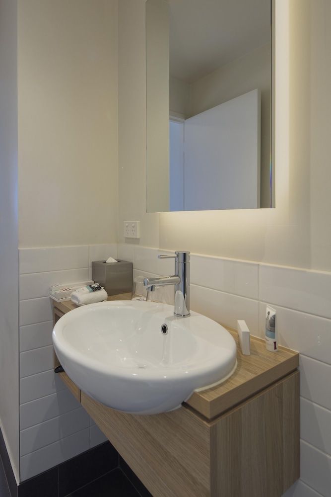 Mercure Melbourne Therry Street Studio, 1 Queen Bed 6