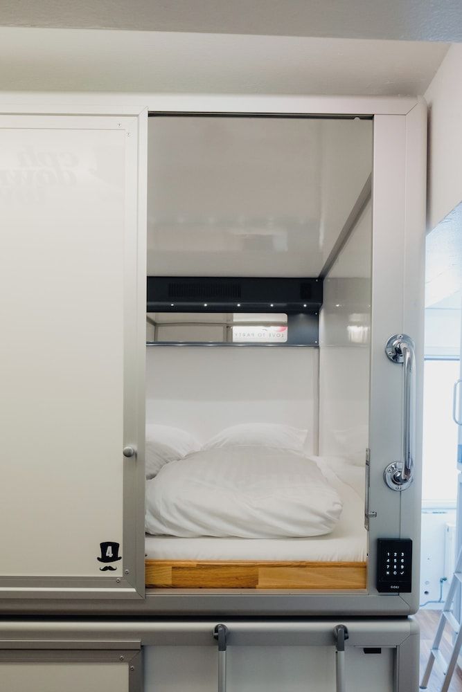 Copenhagen Downtown Hostel Double bed in private Capsule (2 pax) - Upper level 7