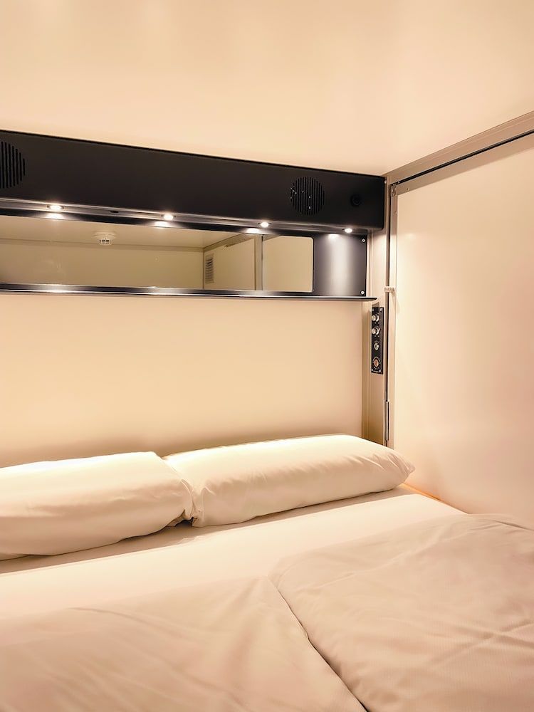 Copenhagen Downtown Hostel Double bed in private Capsule (2 pax) - Upper level 2