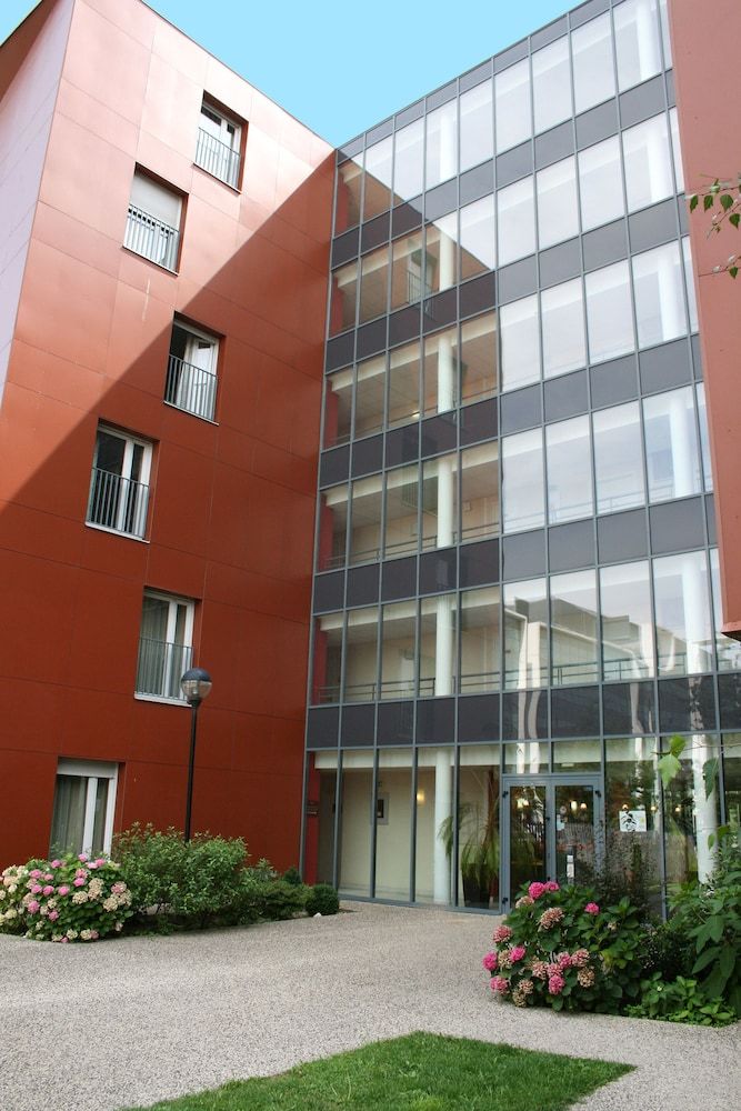 undefined Appart'hôtel Odalys City - Bioparc Lyon Est 2