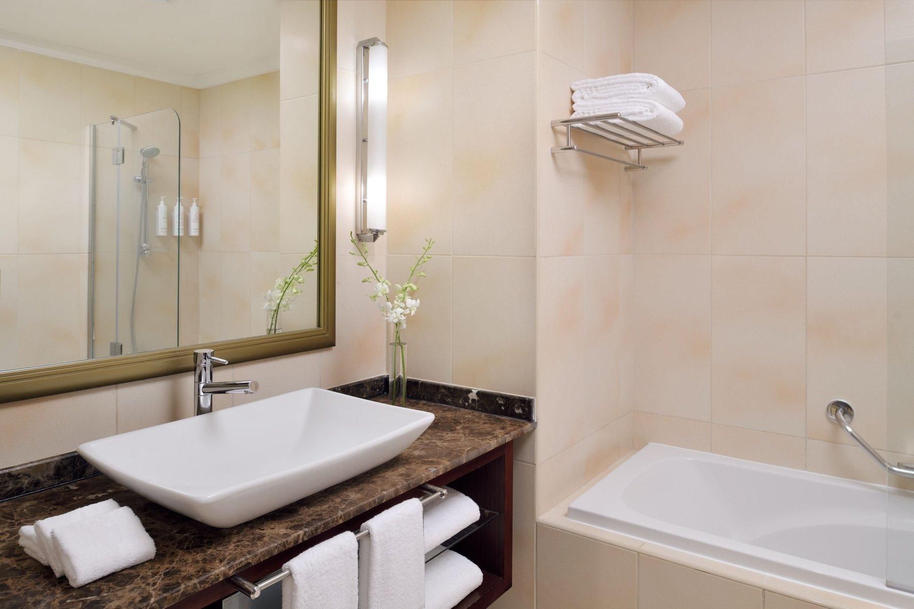 2 Bedroom Apartment, Bedroom 1: 1 King, Bedroom 2: 1 Queen, City View, Balcony