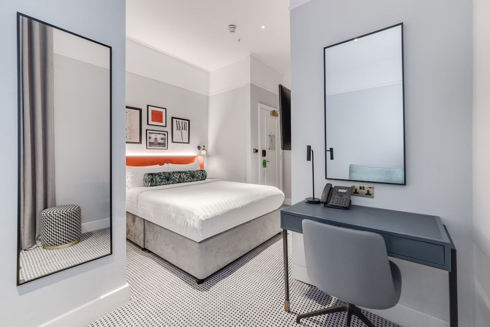 Superior Room, 1 Queen Bed, Non Smoking (with Single Sofabed)