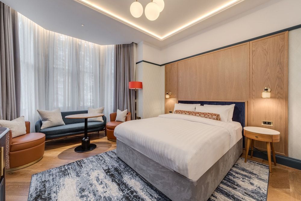 Executive Suite, 1 Queen Bed, Non Smoking (Larger Room)
