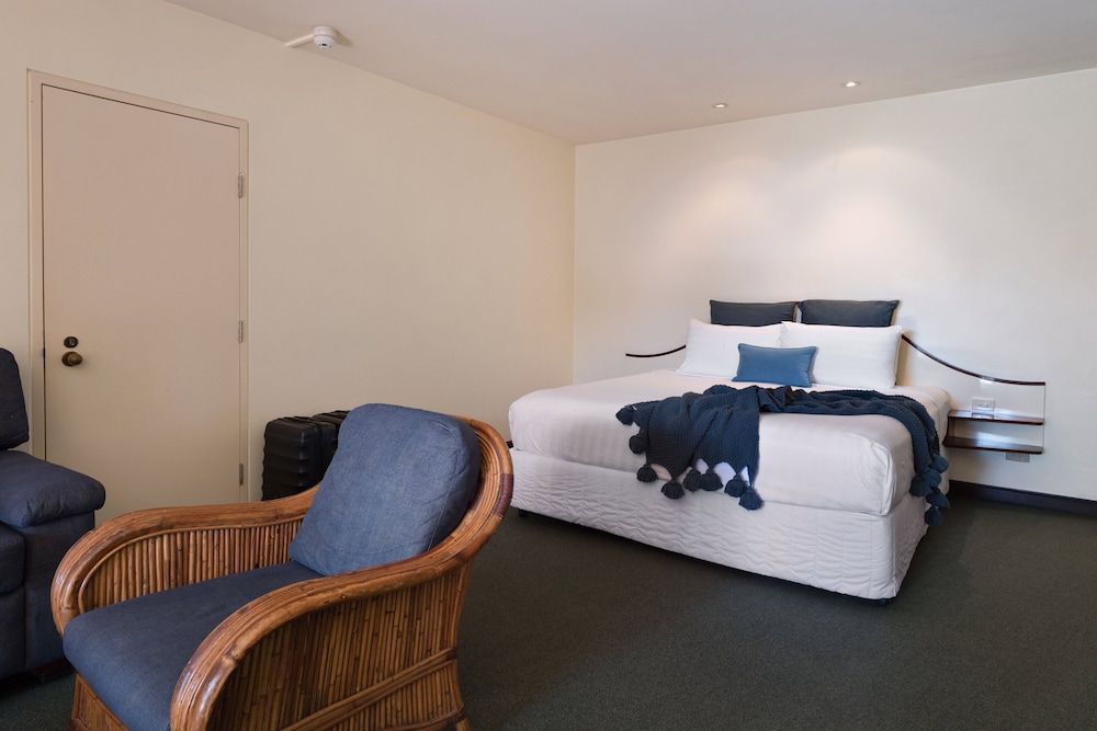 Classic Poolside Suite