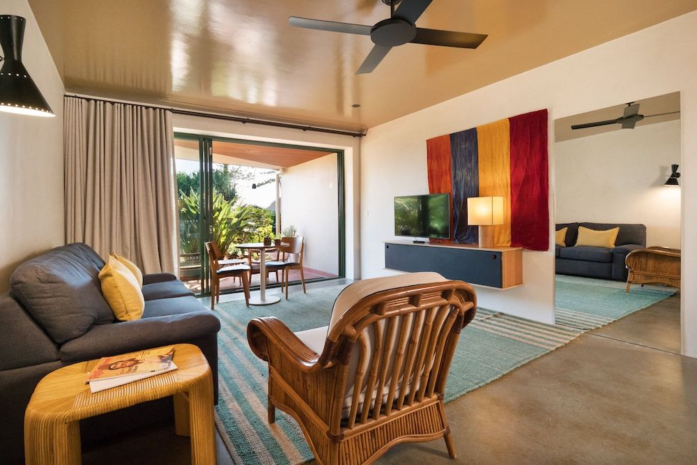 Beach Hotel Resort Superior Poolside Suite 5