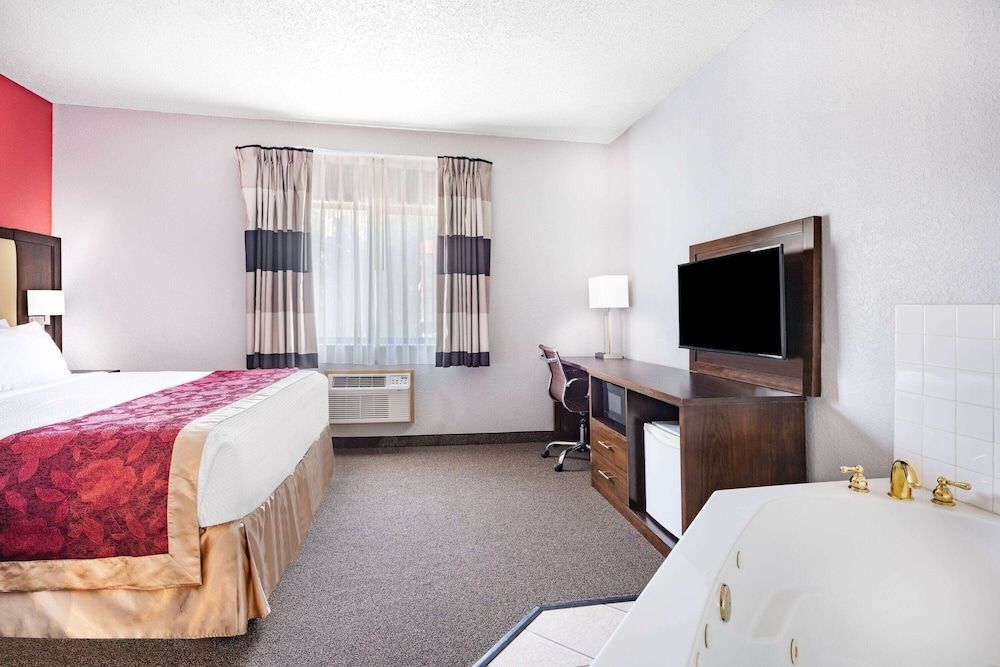 Studio Suite, 1 King Bed, Non Smoking