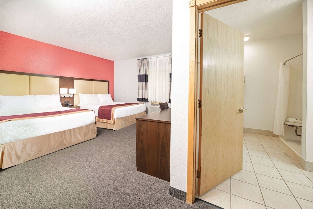 Room, 2 Queen Beds, Accessible, Non Smoking (Pool view)
