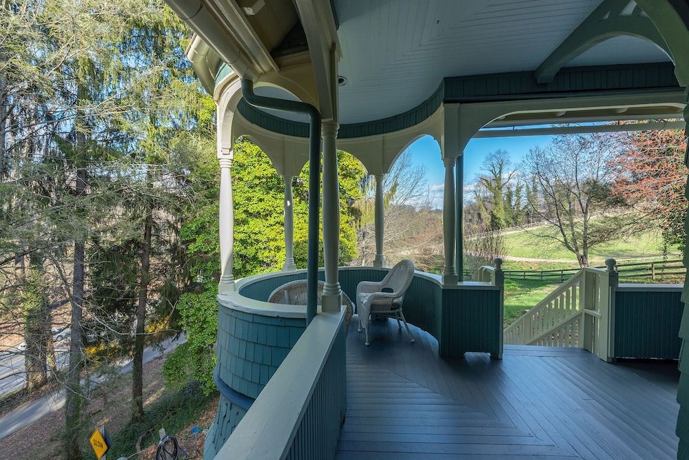 Deluxe Studio Suite : Vineyard View Suite S3