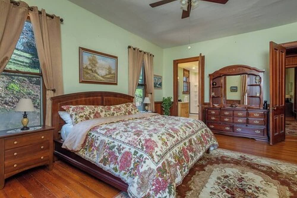 Historic House, No Breakfast, No Pets