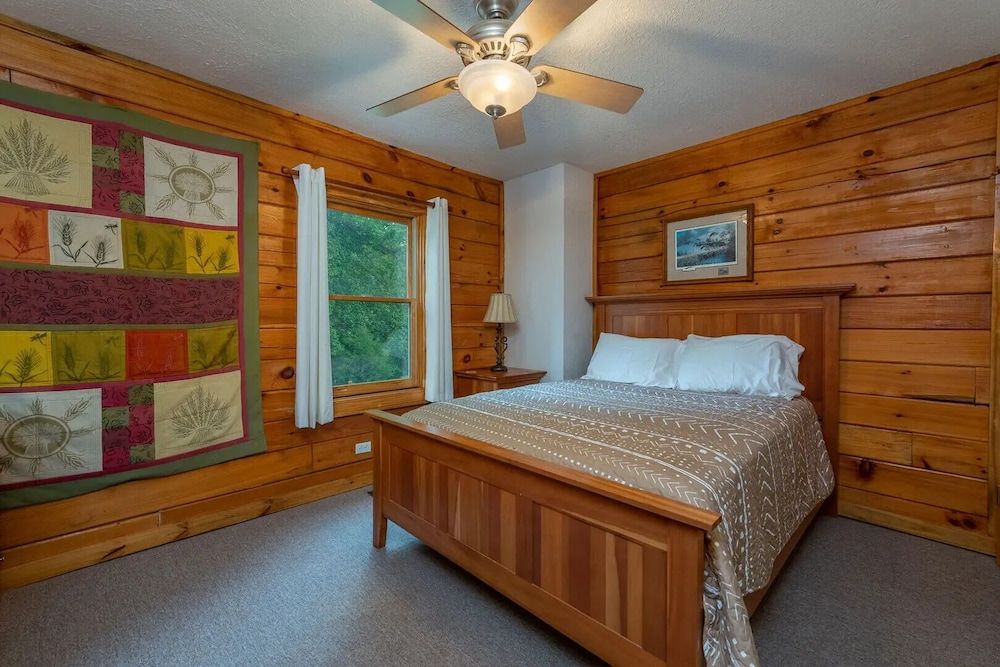 Cabin, Private Bathroom (Mount Mitchell Cabin - No Breakfast, No Pets)
