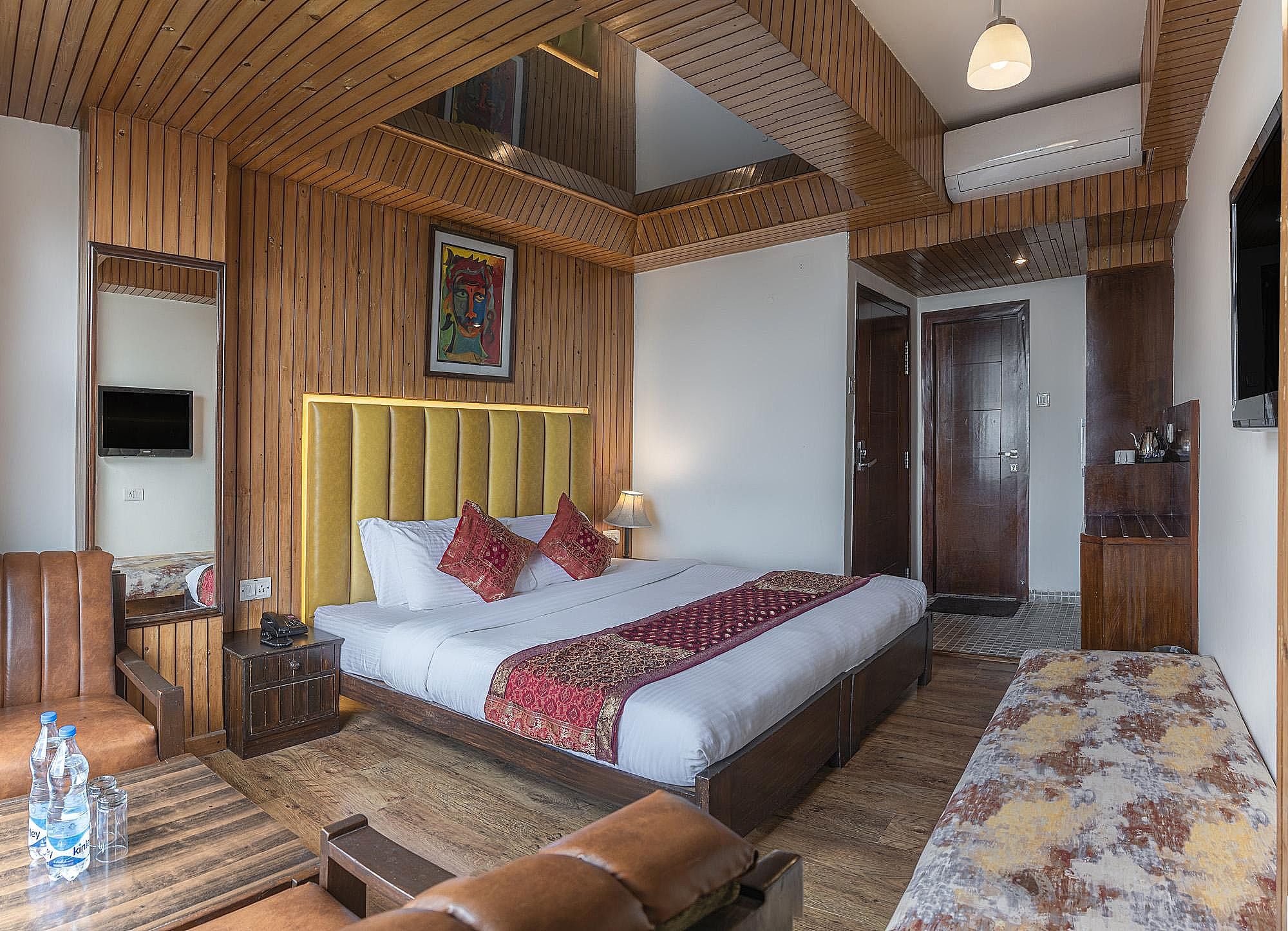 Hotel Shingar The Mall Road Super Deluxe  AC Hot & Cold 5