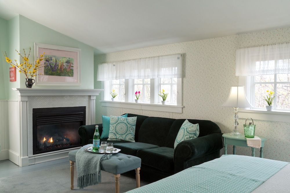 The Four Chimneys Inn Signature Cottage, King Bedroom, Sitting Area, Private Bathroom, RM-9 3