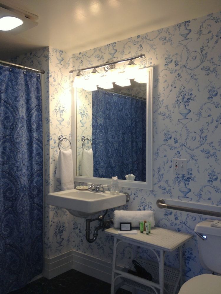 The Four Chimneys Inn Signature Room, King plus Twin Bed,  Private Bathroom, Porch, Accessible,  RM-10 3